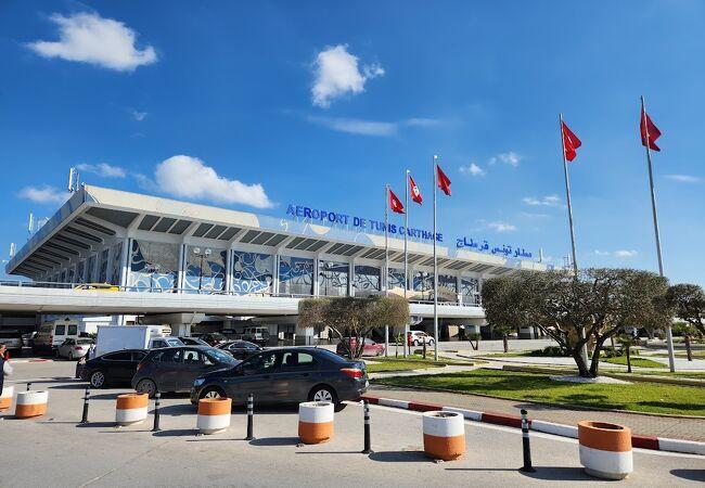 Aéroport Tunis-Carthage : comment rejoindre votre hôtel ?